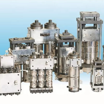 खरीदें ब्लो मोल्डिंग मशीनों के लिए मिरर पॉलिश 42CrMo डाई हेड, न्यूनतम 8 साल के जीवनकाल के साथ online manufacture