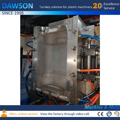 आउटपुट 130 किलो प्रति घंटे 20 लीटर जेरी कैन एक्सट्रूज़न एचडीपीई मोल्डिंग प्लास्टिक ड्रम ब्लो मोल्डिंग मशीन 4.4 X 3.4 X 3.6 मीटर