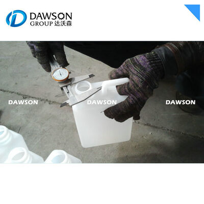 एचडीपीई पीपी के लिए स्क्रू हीटिंग पावर 6kw एक्सट्रूज़न ब्लो मोल्डिंग मशीन जेरी कैन दूध की बोतल स्नेहक 5L हवा की खपत 0.6